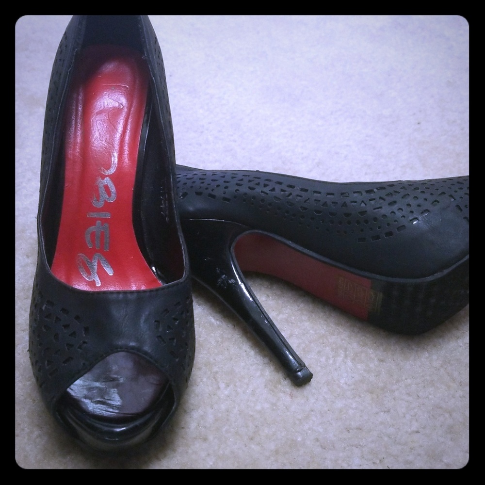 Red bottom shoe